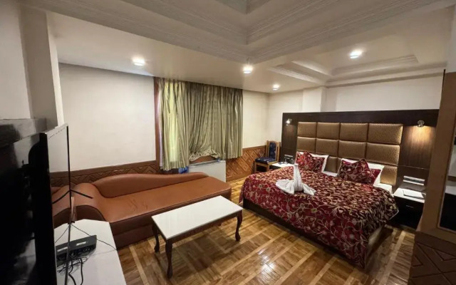 Opera Inn by OYO Rooms