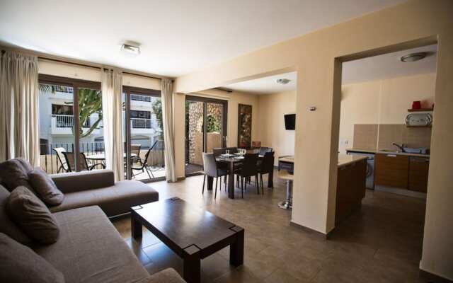 Luxury 2 Bedroom Apartment With Communal Pool, Ayia Napa Apartment 1276