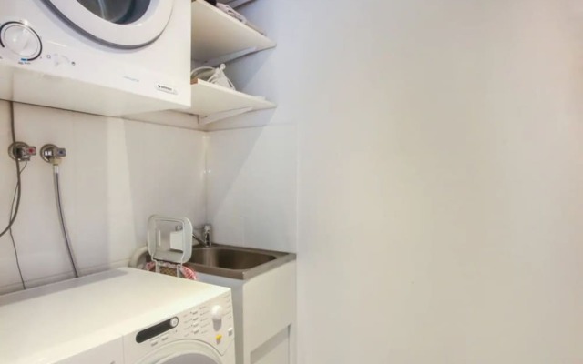 Spacious 2 Bedroom Apartment in Ascot With Large Private Garden