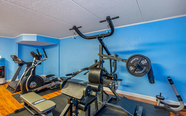 Quality Inn & Suites near Six Flags East