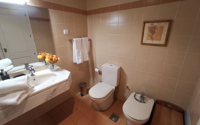 Seaside Escape - 3 Bedroom Apartment Sleeps 6