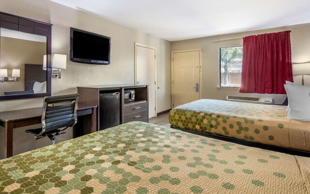 Econo Lodge Near SeaWorld