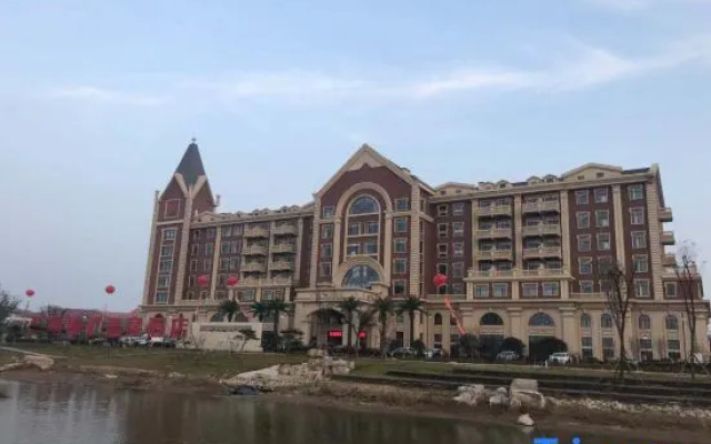 Hongrun Hot Spring Resort Hotel