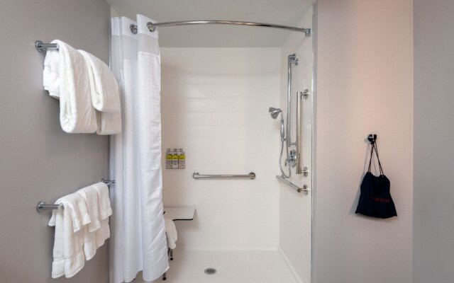 Holiday Inn Express & Suites Tulsa Downtown By Ihg