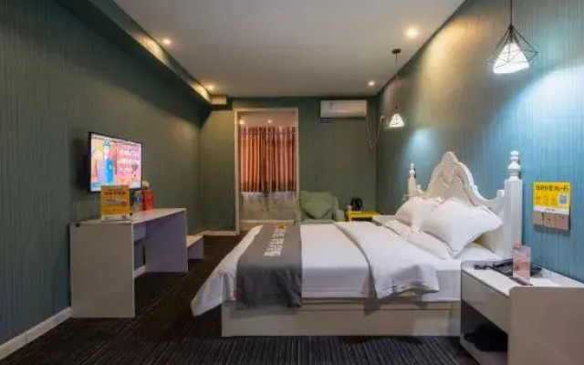 Jasmine Art Hotel (Xinxianghe Normal University Wanda Plaza)