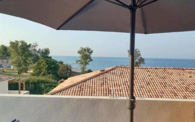 Studio les pieds dans l'eau vue sur mer