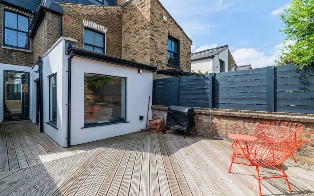 Charming 3br Home in East London W/Terrace