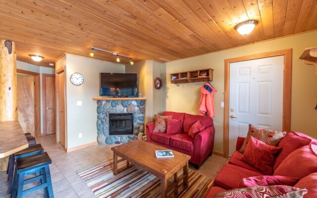 Creekview Court #4 2 Bedroom Townhouse by Redawning