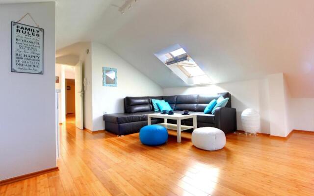 Beachfront Apartment. 2xAC & BIKES