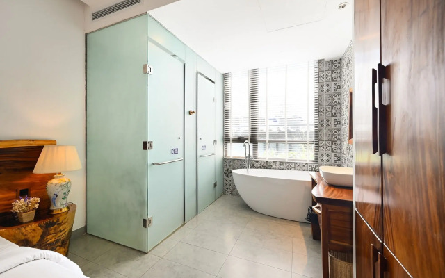 Sky Gem Central Hotel