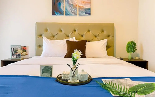 Best View and Comfy Studio at Gold Coast Apartment
