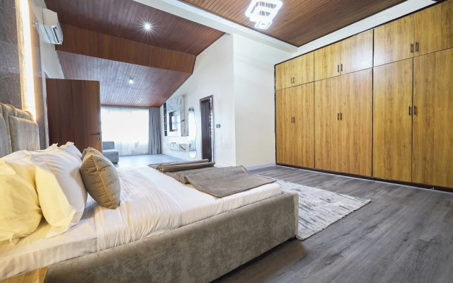 The Carrington Suites