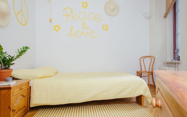 Lucka Rooms - Yellow Submarine B24.1