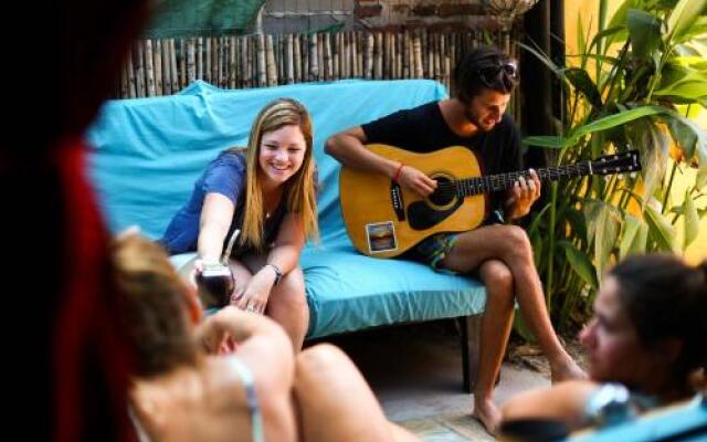 SUEñO PROFUNDO HOSTEL