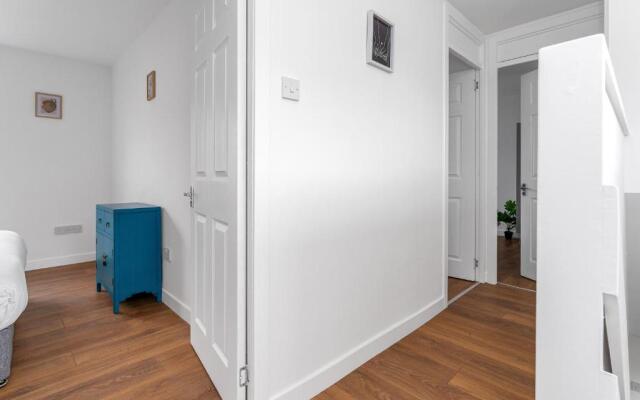 Cheerful Stays - Livingston - 4 Bedroom 3 Bath home