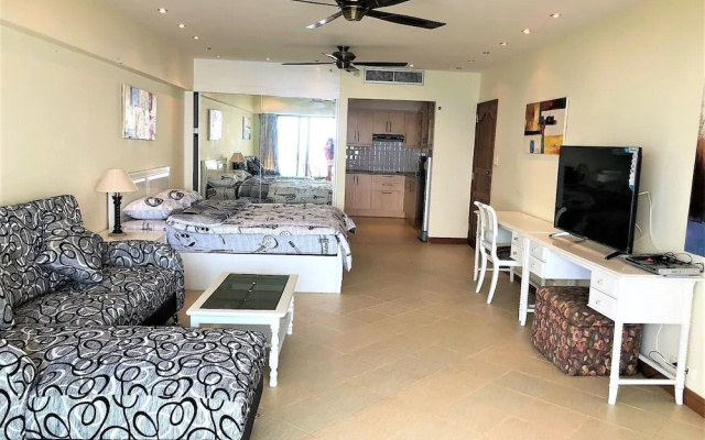 Metro Jomtien Condotel - Sleeps 2