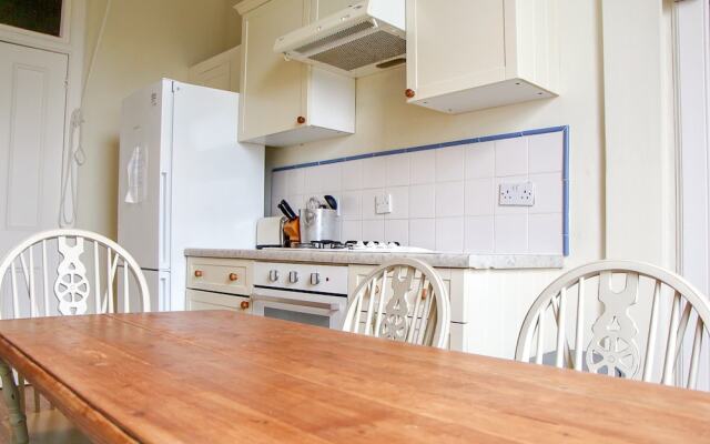 3 Bedroom Flat In Edinburghs New Town