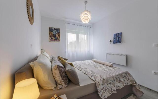 Nice Apartment in Peroj With Wifi and 1 Bedrooms