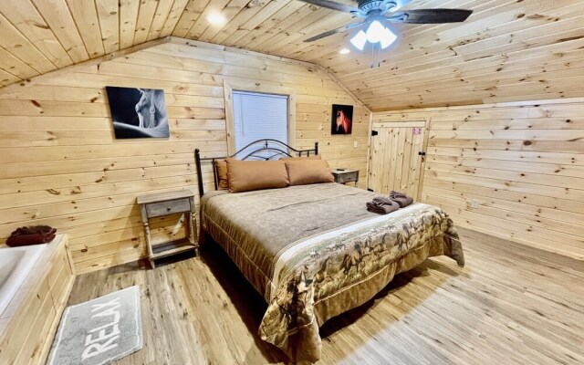 Double L Ranch 1 Bedroom Farmhouse by RedAwning