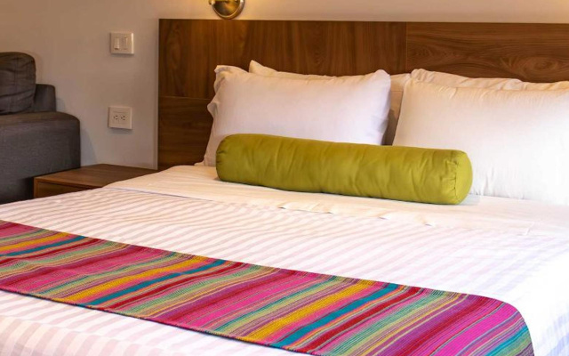 Hotel Estancias VIVE MX el marques Queretaro, Trademark