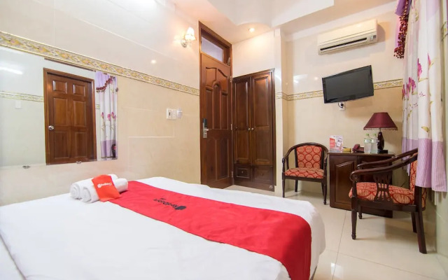 RedDoorz near Tan Son Nhat Airport