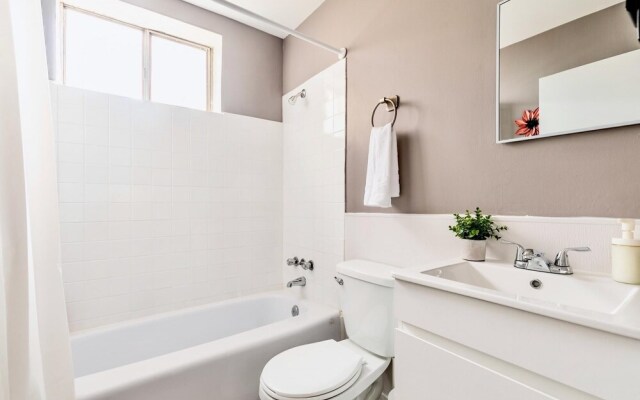 Cozy 1 King BR Apt w Netflix - Prime Location