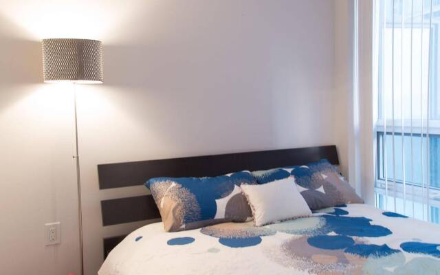Toronto Queen Suites