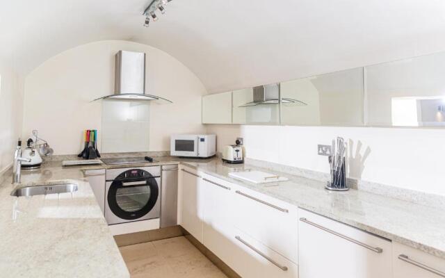 16 Lansdown -By Luxury Apartments
