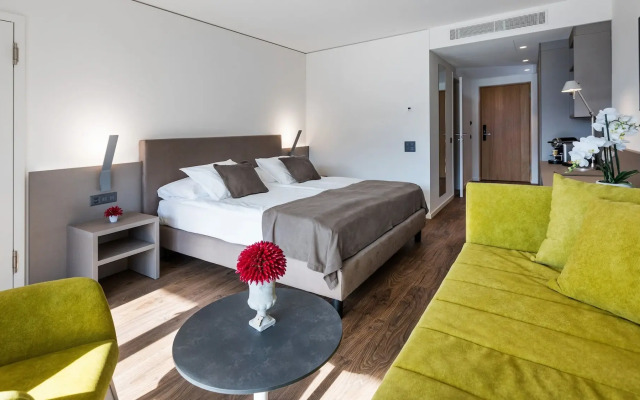 Hotel & LOUNGE LAGO MAGGIORE