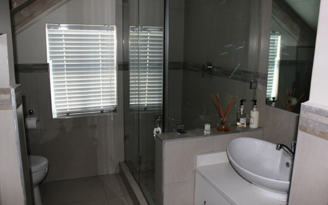 6 Sea Diamond Self catering