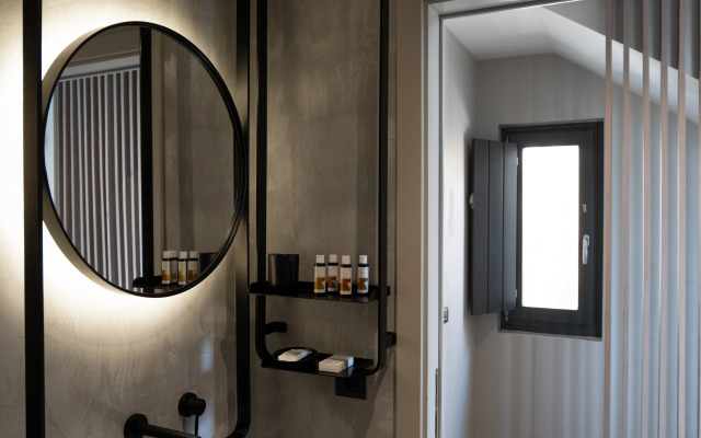 Apikia Santorini Suites - Adults Only