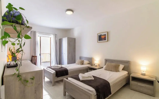 Villa Swieqi with shared room nb3