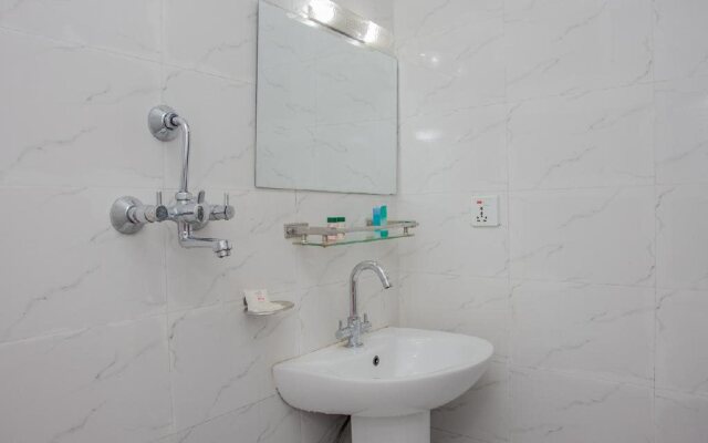 OYO 139 Hotel Sujata Inn