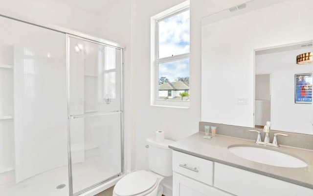 Upstay - Movie Mansion w Cinema-pool Hot Tub-games