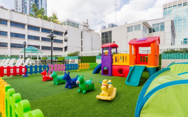 Evergreen Place Siam by UHG