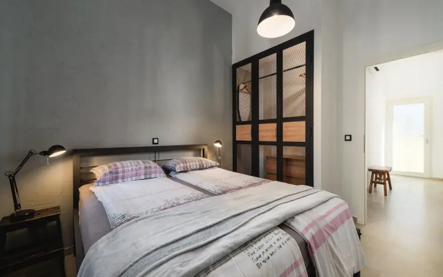 Apartment With Cozy Bedroom