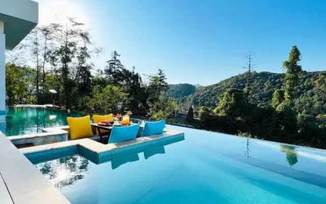Moganshan Sky Swimming Pool Resort