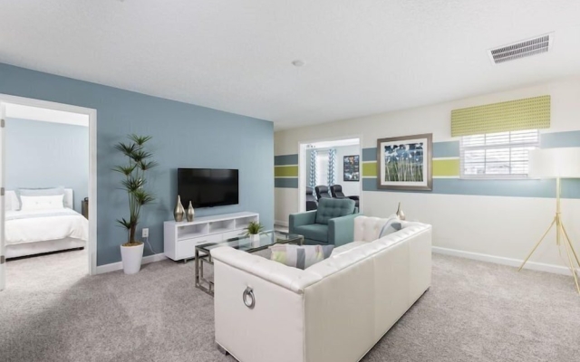 8BR Pool Home with Movie Theater