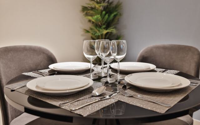 Luxury Apartments Business Bay Gym-Pool-Parking by Sojo Stay