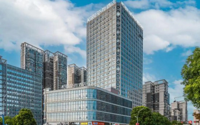 Yitel Collection Hotel (Anshun Huangguoshu Avenue RT-MART)