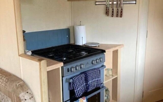 Cosy, Quiet Static Caravan, Mawgan Porth, St Eval