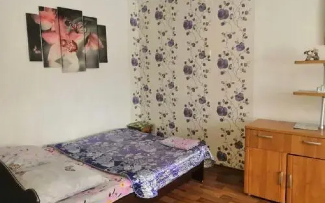 Desyatinnaya 4 Apartment