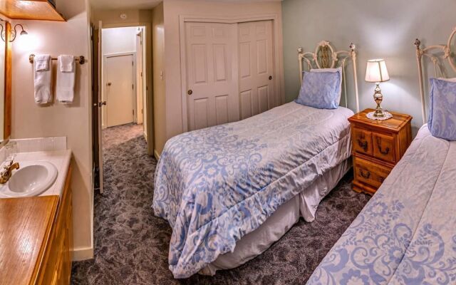 Oak Tower Townhouse-1.5 Blocks to OSF