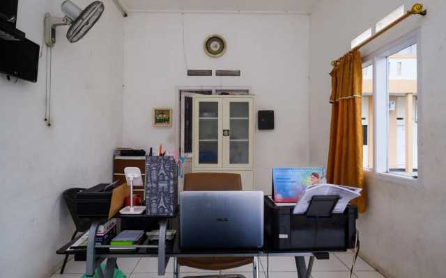 RedDoorz @ Putri Syariah Brebes