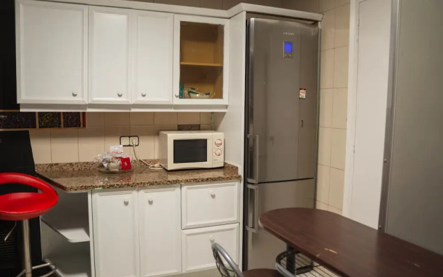 Go Bcn Hostal Ideal Badal - Hostel