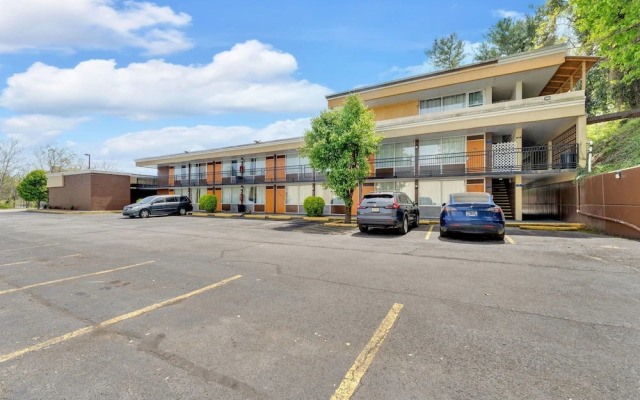 Days Inn Bristol Parkway