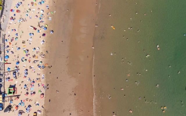 2 Beach Court - Direct Beach Access Sea Views