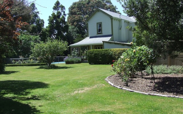 Tairoa Lodge & Cottage