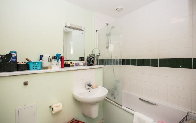 Clapham 1 Bedroom Flat With Balcony