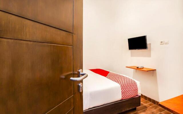OYO 2720 Sutomo Inn